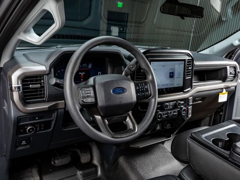 Used 2025 Ford F150 XL w/ Equipment Group 103A High image 13