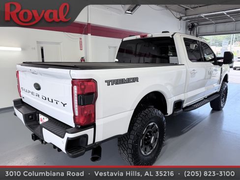 Used 2024 Ford F250 Lariat w/ Tremor Off-Road Package AWD/4WD image 4