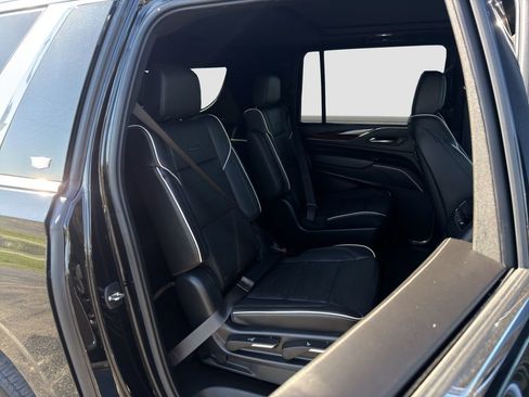 Used 2022 Cadillac Escalade ESV Premium Luxury AWD/4WD image 19