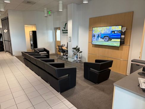 Used 2018 Chevrolet Traverse LT w/ LPO, Floor Liner Package image 9