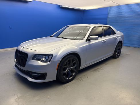 Used 2023 Chrysler 300 S w/ Comfort Group RWD image 4