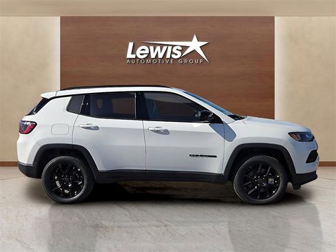 New 2026 Jeep Compass Latitude image 5