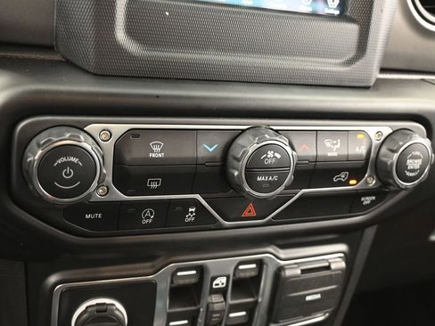Used 2022 Jeep Wrangler Unlimited Sport image 21