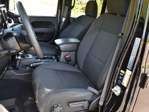 Used 2023 Jeep Wrangler Unlimited Sport AWD/4WD image 11