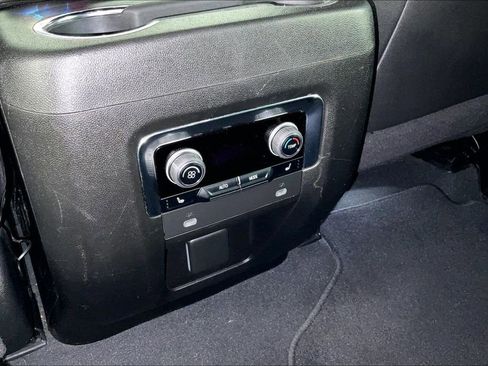 Used 2023 Chevrolet Suburban Premier AWD/4WD image 33