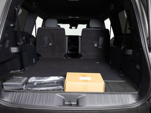 Used 2025 Lexus GX 550 w/ Accessory Package (2T) AWD/4WD image 17