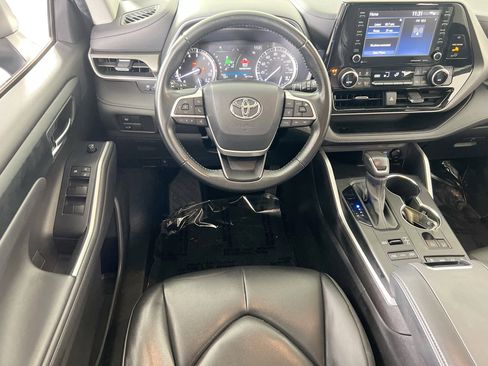 Used 2022 Toyota Highlander XLE image 22
