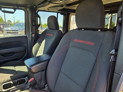 Used 2023 Jeep Wrangler Unlimited Rubicon w/ Cold Weather Group AWD/4WD image 6