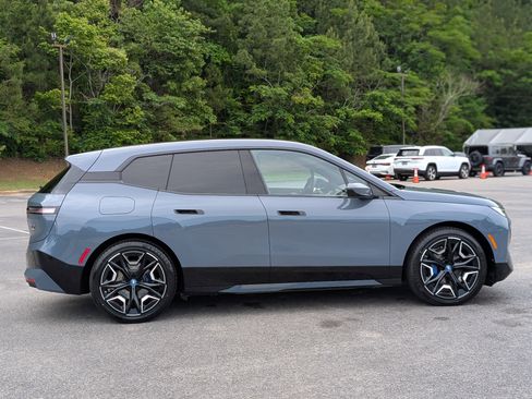 Used 2023 BMW iX xDrive50 w/ Premium Package AWD/4WD image 10