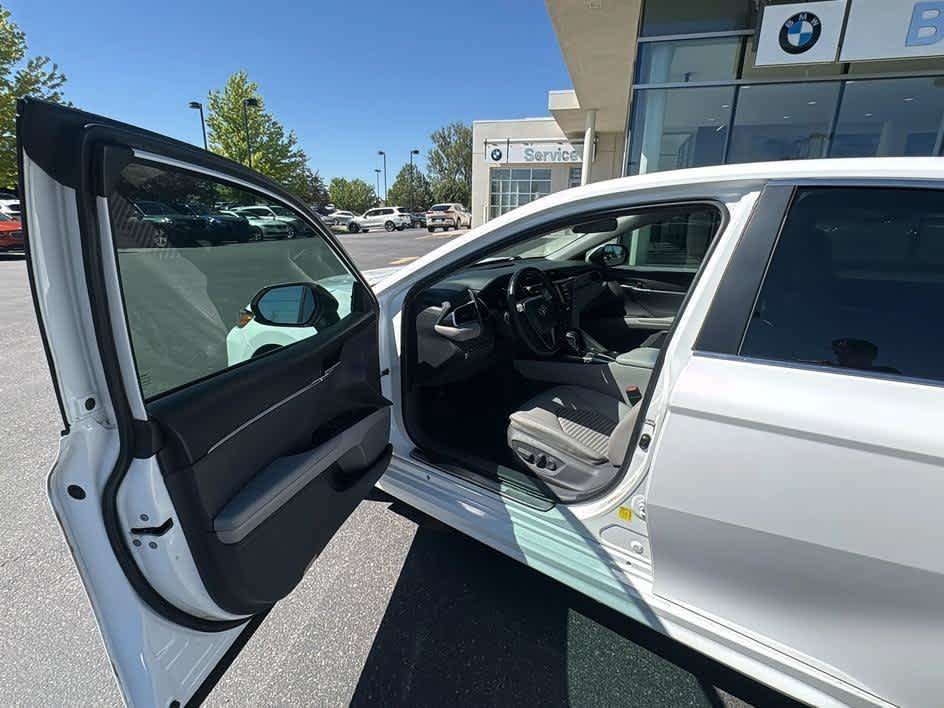 Used 2018 Toyota Camry SE w/ Protection Package (Q2) FWD image 28