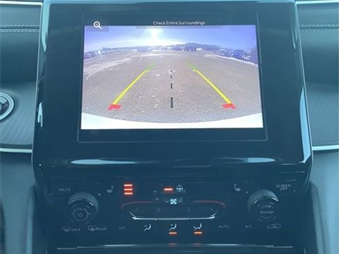 Certified 2023 Jeep Grand Cherokee Laredo w/ Luxury Tech Group I image 22