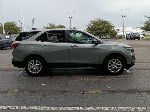 Used 2024 Chevrolet Equinox LS w/ LS Convenience Package FWD image 2