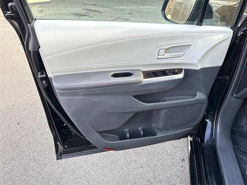 Used 2024 Toyota Sienna LE image 13