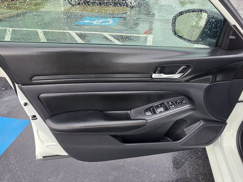 Certified 2025 Nissan Altima 2.5 SV FWD image 11