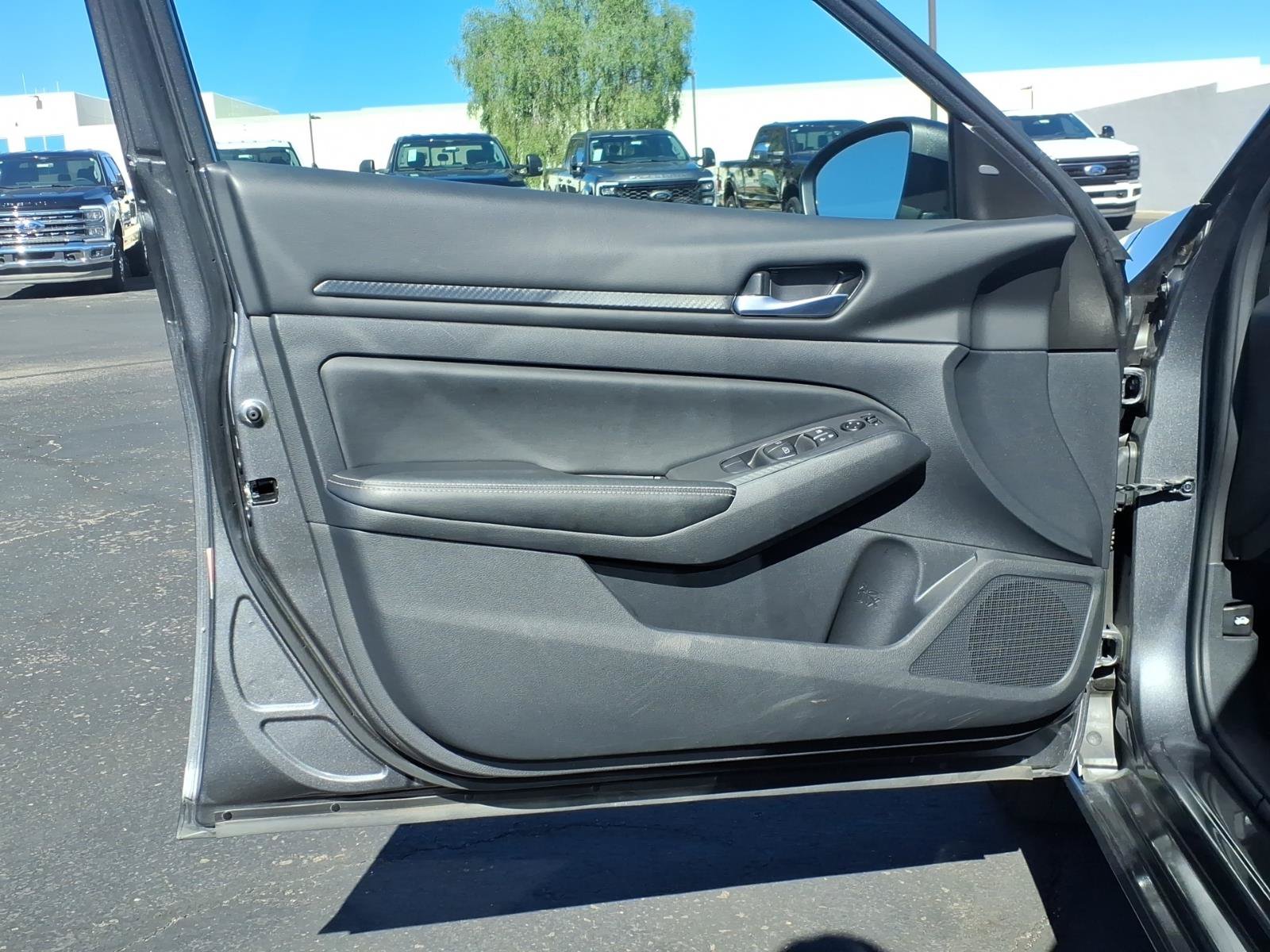Used 2025 Nissan Altima 2.5 SV FWD image 20