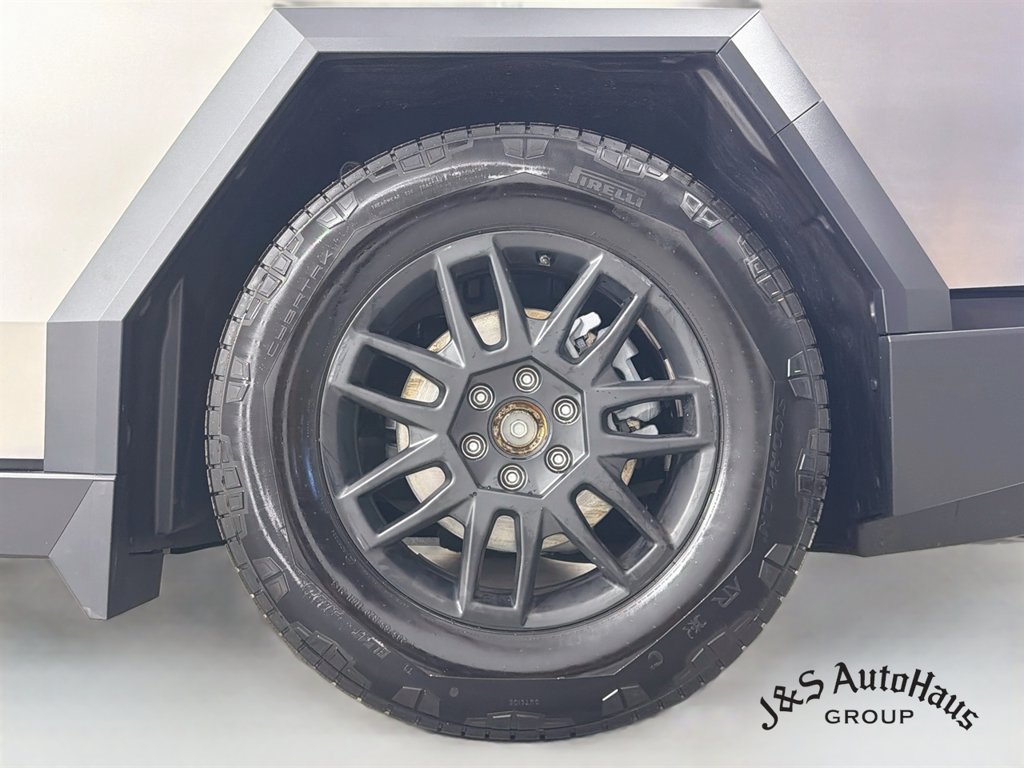 Used 2026 Tesla Cybertruck AWD Crew Cab image 38