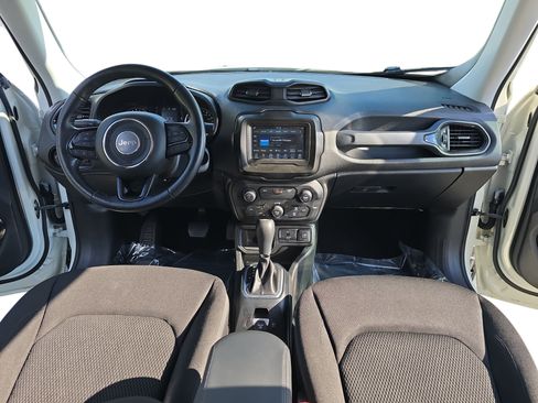 Used 2018 Jeep Renegade Altitude w/ Cold Weather Group FWD image 9