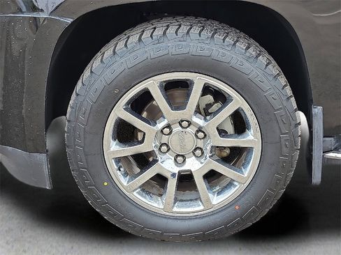 Used 2018 GMC Yukon Denali image 11