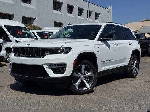 Used 2023 Jeep Grand Cherokee 4WD 4xe w/ Luxury Tech Group II image 2