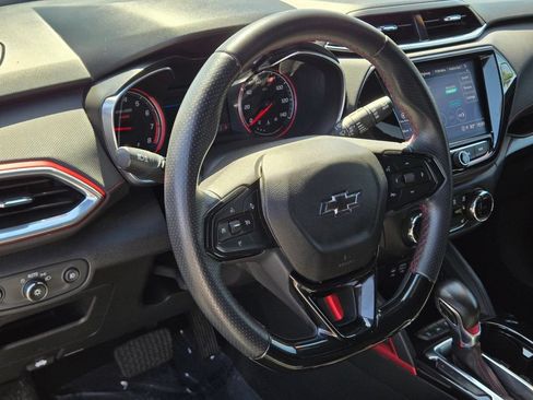 Used 2021 Chevrolet TrailBlazer RS w/ Technology Package FWD image 18