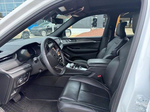 Used 2023 Jeep Grand Cherokee Overland w/ Advanced Protech Group III image 10