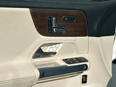 Used 2022 Mercedes-Benz GLB 250 4MATIC image 18