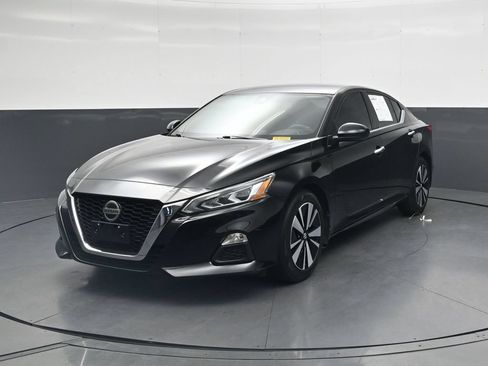 Used 2022 Nissan Altima 2.5 SV FWD image 12