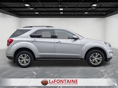 Used 2017 Chevrolet Equinox LT w/ Convenience Package AWD/4WD image 6
