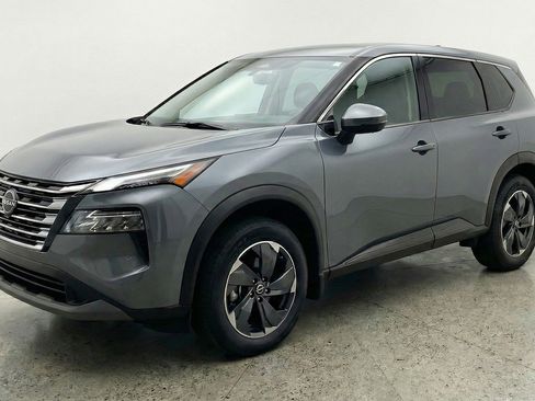 Used 2025 Nissan Rogue SV image 3