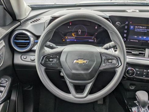 Used 2025 Chevrolet Trax LT image 14