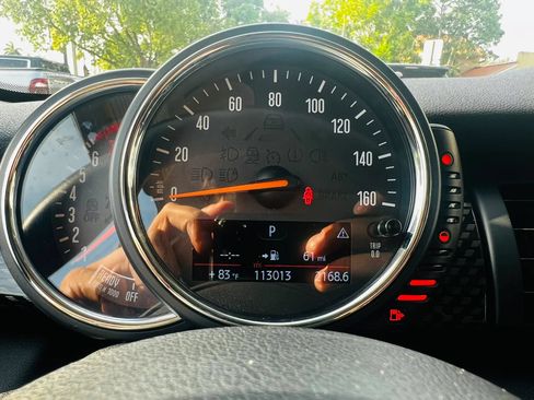 Used 2015 MINI Cooper S w/ Park Assistant Package FWD image 31