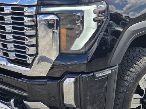 Used 2025 GMC Sierra 2500 Denali w/ Denali Reserve Package AWD/4WD image 10