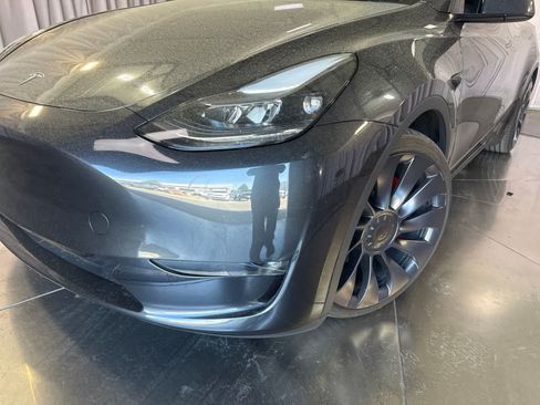 Used 2024 Tesla Model Y Performance AWD/4WD image 9