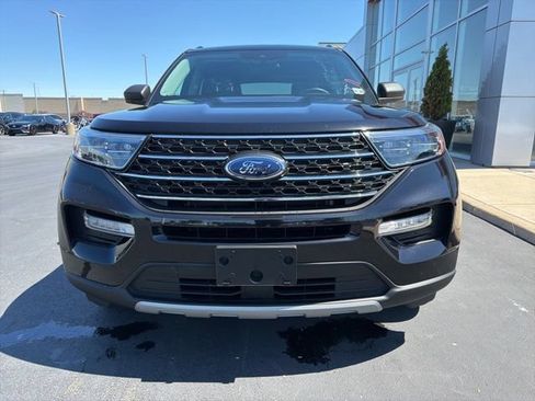 Used 2024 Ford Explorer XLT w/ Equipment Group 202A AWD/4WD image 2