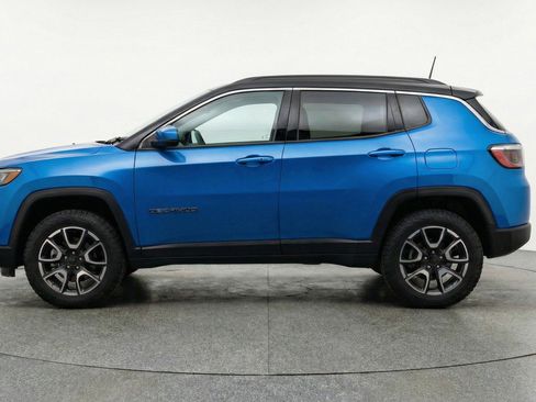 Used 2025 Jeep Compass Trailhawk image 5