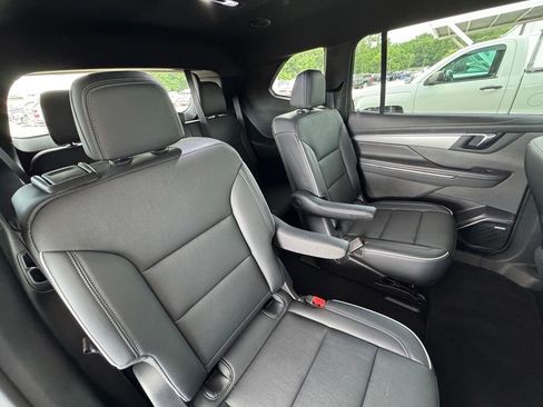 Used 2025 Buick Enclave Preferred FWD image 24