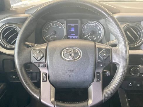 Used 2019 Toyota Tacoma TRD Off-Road w/ Technology Package AWD/4WD image 16