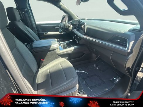Used 2025 Chevrolet Suburban LS RWD image 33
