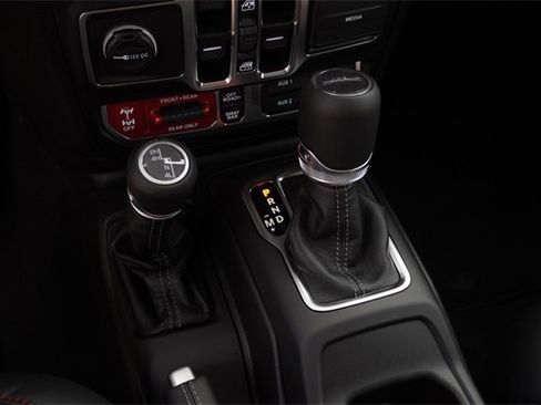 New 2025 Jeep Gladiator Rubicon w/ Convenience Group image 24