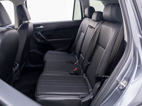 Used 2023 Volkswagen Tiguan SE AWD/4WD image 17