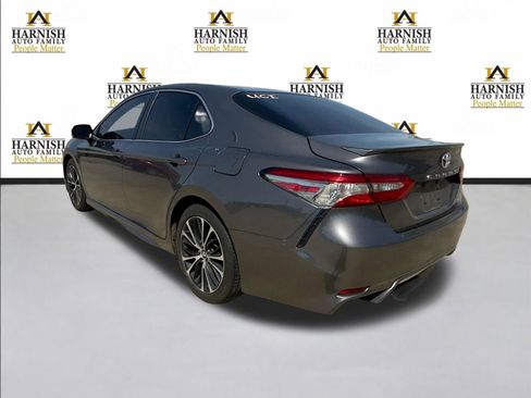 Used 2018 Toyota Camry SE w/ Moonroof Package FWD image 3