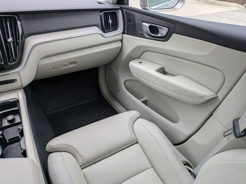 Certified 2023 Volvo XC60 B5 Ultimate w/ Climate Package AWD/4WD image 17