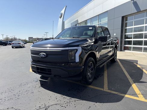 New 2025 Ford F150 Lightning Flash AWD/4WD image 3