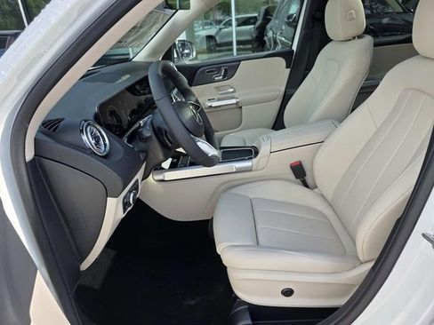 New 2025 Mercedes-Benz GLB 250 image 6