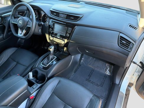 Used 2019 Nissan Rogue SL w/ Premium Package image 13
