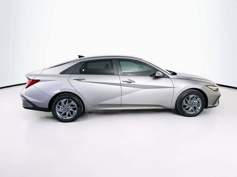 Used 2024 Hyundai Elantra Blue FWD image 25