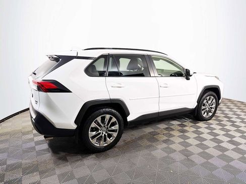 Used 2020 Toyota RAV4 XLE Premium image 4