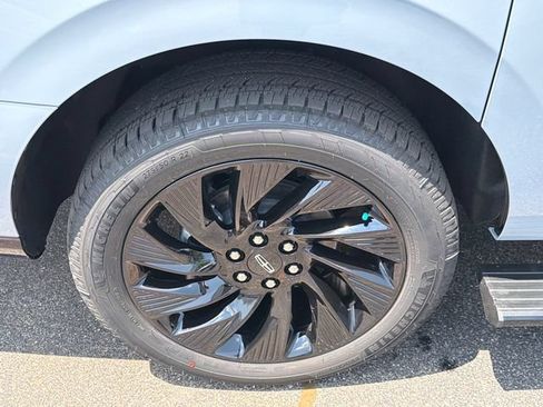 New 2027 Lincoln Navigator L Reserve w/ Jet Appearance Package AWD/4WD image 17