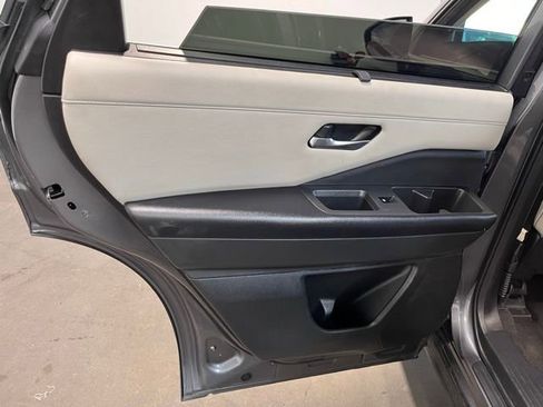 Used 2022 Nissan Pathfinder SL w/ SL Premium Package image 19