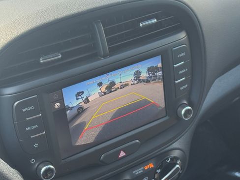 Used 2025 Kia Soul LX w/ LX Technology Package image 22